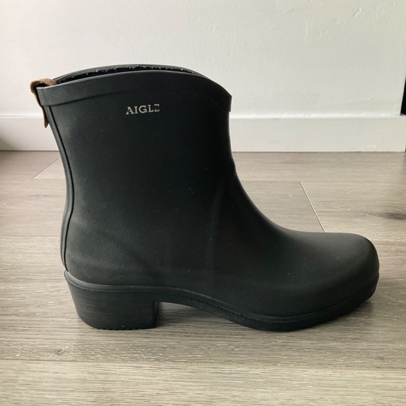 Aigle natural rubber waterproof boots, Made in France, 8.5 women’s - Picture 3 of 8